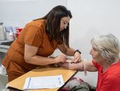 Unos 100 vecinos de Lomas acceden cada semana a los estudios gratuitos. Unos 100 vecinos de Lomas acceden cada semana a los estudios gratuitos.