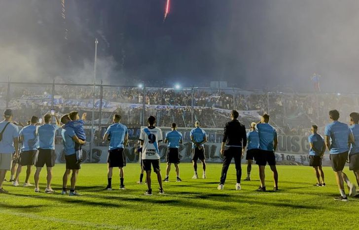 Los hinchas del Gasolero alentaron al equipo.
