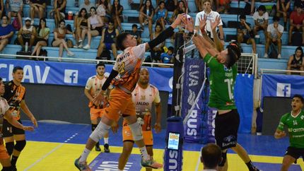 Defensores enfrenta a Once Unidos.