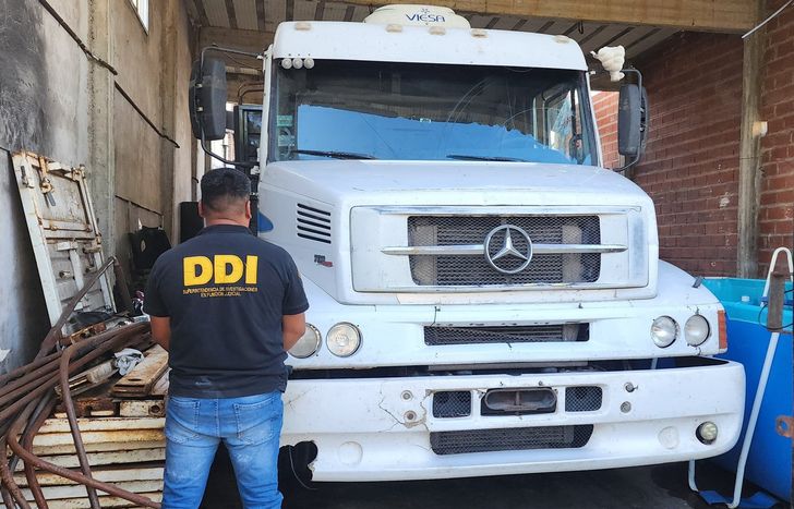 El camión recuperado en Temperley.