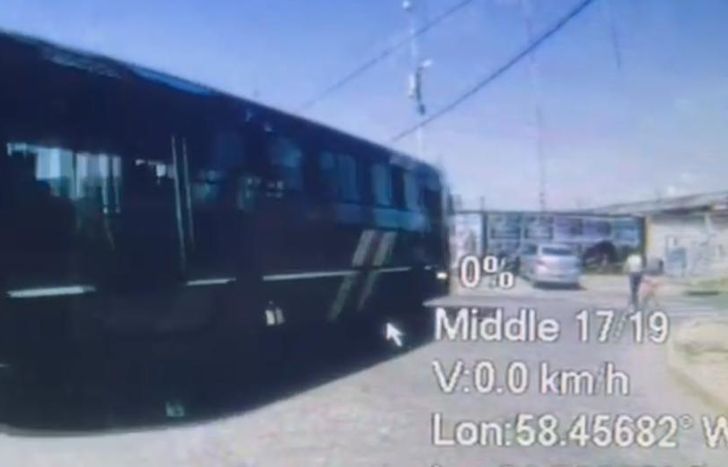 El video muestra el momento en que atropellaron a Desirée y a su prima.