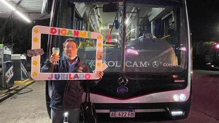 emotivo homenaje a un chofer que se jubilo tras casi 15 anos en la 543