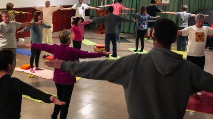 La jornada la organiza el profesor de yoga, Rober Ribas que hace más de 25 años que dicta clases en Turdera.