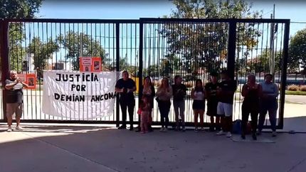 Pedido de justicia por Demian en Tribunales. Pedido de justicia por Demian en Tribunales.