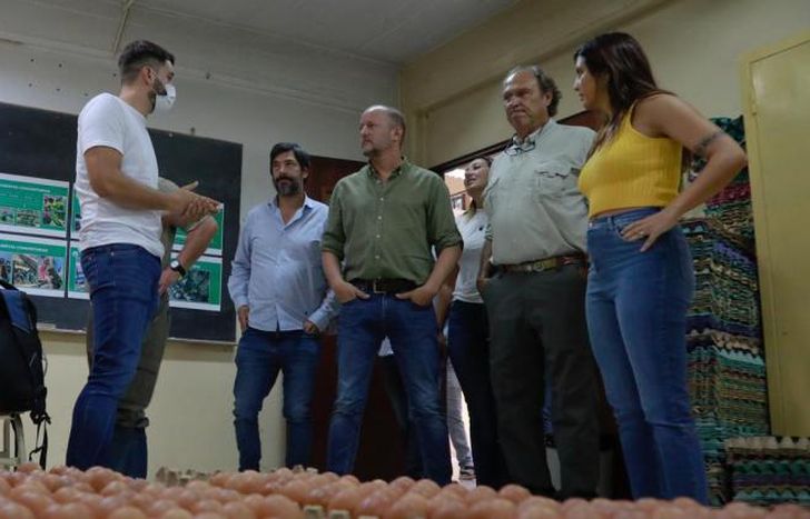 Martín Insaurralde visitó el Centro Avícola de Lomas.