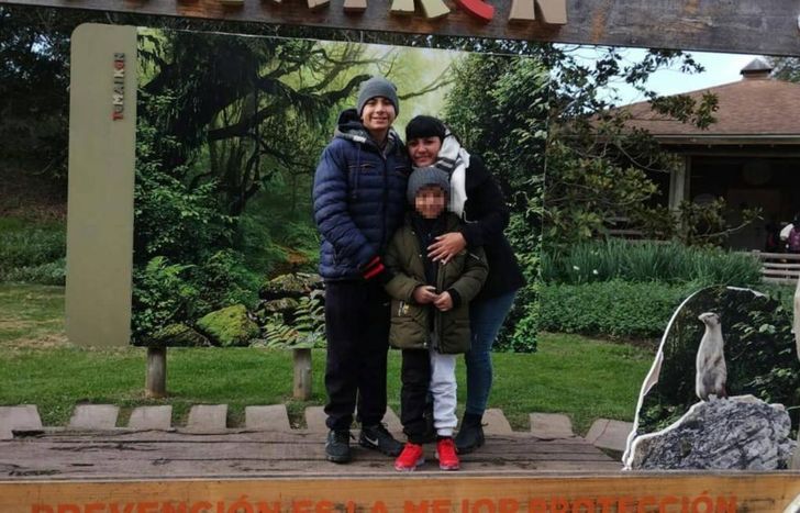 La familia acosada y amenazada.