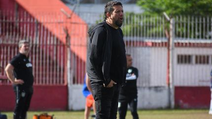 Szeszurak trabaja duro para darle forma al nuevo plantel. Szeszurak trabaja duro para darle forma al nuevo plantel.