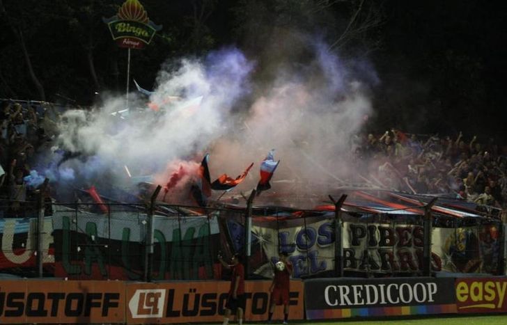 Lunes de festejos y fútbol en Adrogué.