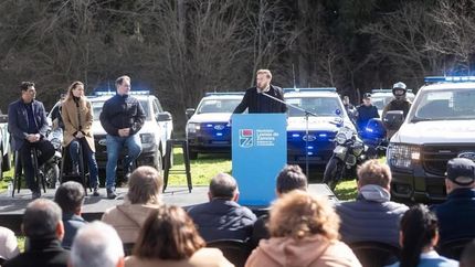 otermin y alonso presentaron nuevos patrulleros y motos para lomas