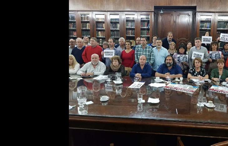 Pidieron un aumento del 24,3% en agosto, 31% en septiembre y una cláusula frente a la inflación.