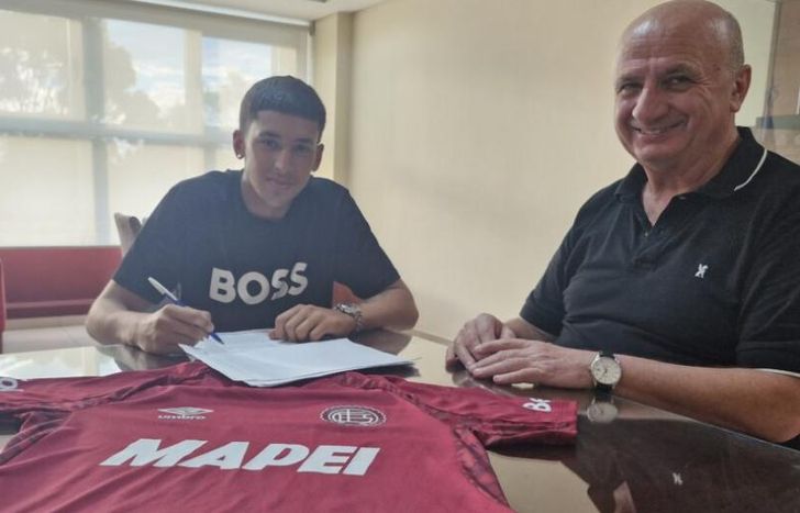 Luca tiene 19 años y es hijo de Julián Kmet, otro talento surgido de Lanús.