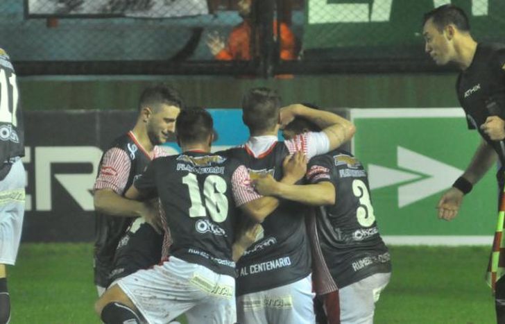 Los Andes, eliminando a Sarmiento en Sarandí.