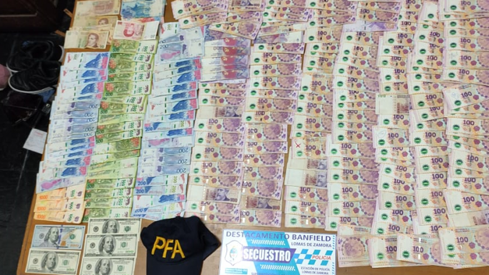 Se secuestraron tarjetas de crédito, celulares y dinero.