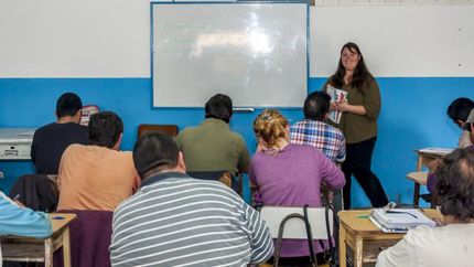 Para los adultos que quieran terminar sus estudios.