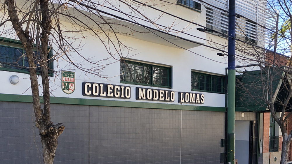 Sigue el escándalo en el Colegio Modelo Lomas.