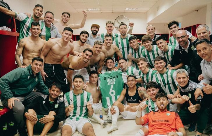 Festejos en el vestuario del Coloso.