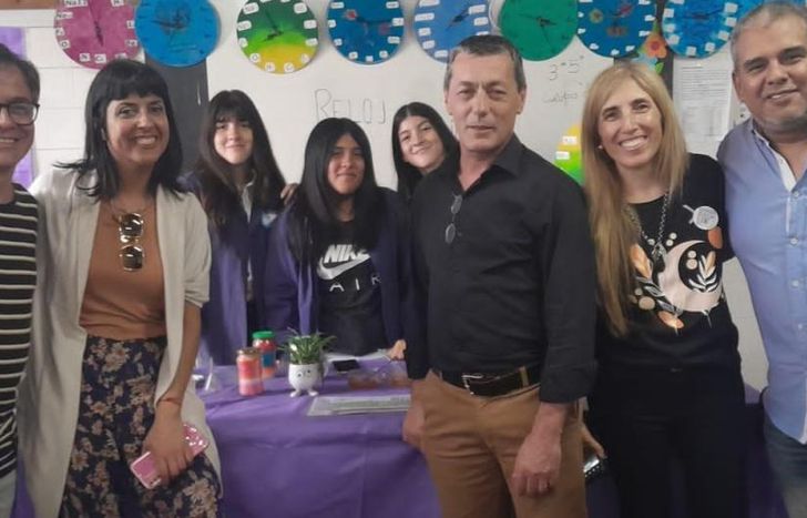 Las autoridades apoyaron la muestra de la Escuela N°3 del Barrio San José.