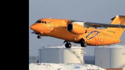 mueren 71 personas al caer un avion en las afueras de moscu