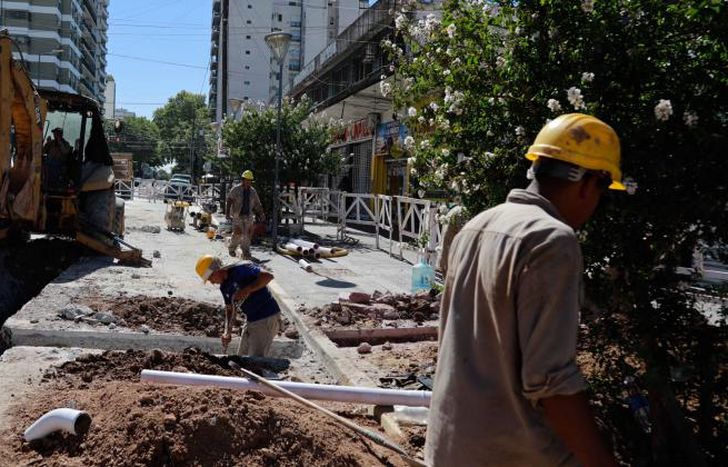 Hay trabajos sobre Boedo, entre Yrigoyen y Manuel Castro.