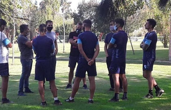 La dirigencia respaldó al cuerpo técnico de Temperley.