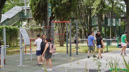 La plaza tiene un diseño moderno y ecológico.