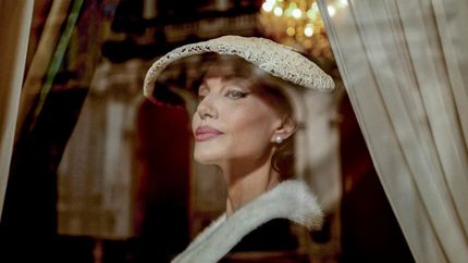 Angelina Jolie como María Callas.