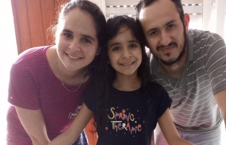 Avril fue diagnosticada con Pubertad Precoz Rápidamente Evolutiva y su mamá dio a conocer lo que sucedió.