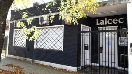 La sede se encuentra ubicada en Alberti 190.