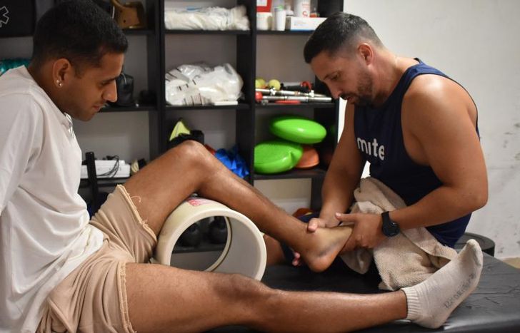 Rodríguez en sesión de kinesiología.