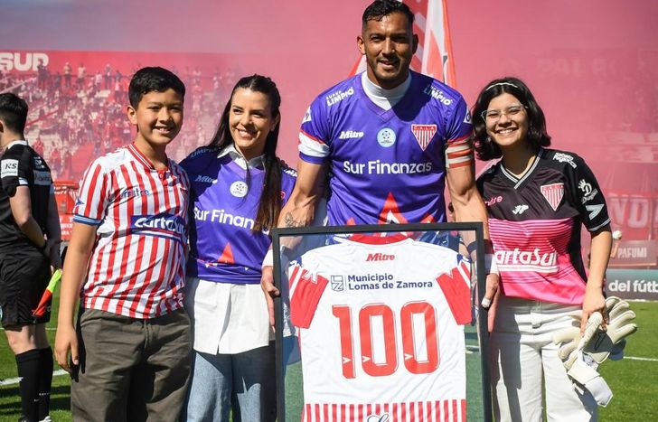 Sebastián López fue homenajeado por Los Andes en el último partido.