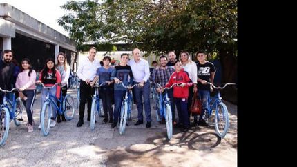 Estudiantes de Parque Barón y Llavallol recibieron sus bicicletas