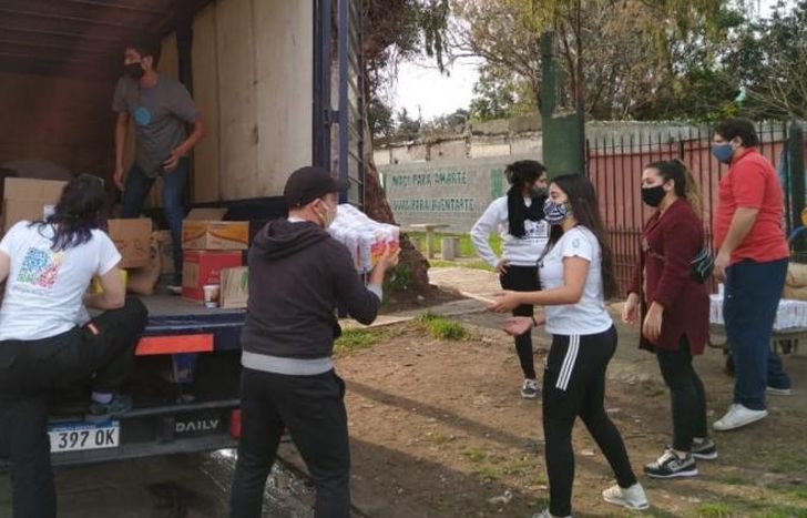 La Fundación periódicamente lleva donaciones a distintas ONG.