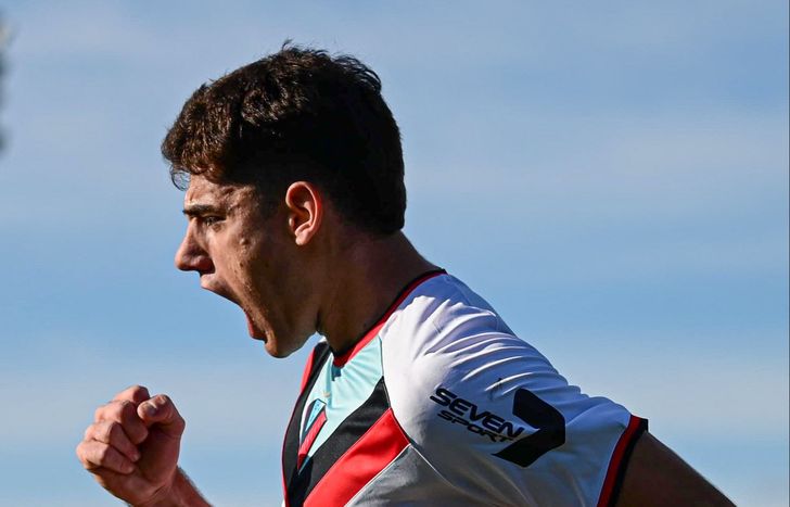 Bruno Báez, el goleador de la ilusión de Brown de Adrogué.
