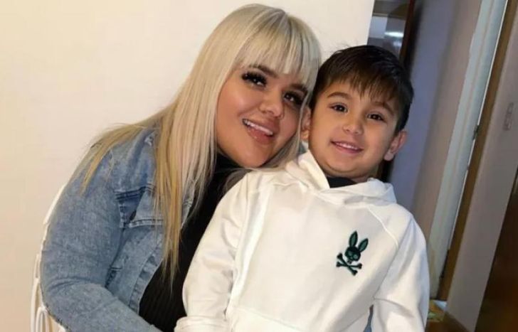 More y su hijo.