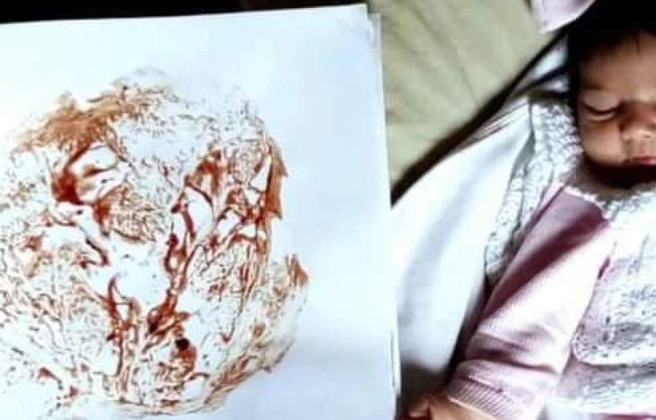 El ritual de impresión de placenta representa el árbol de la vida del bebé recién nacido.