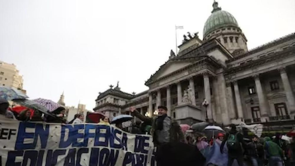 Universidades e inflación: la crisis salarial es histórica y seguirá el paro por tiempo indeterminado.