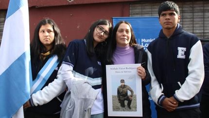 En el homenaje estuvo su hermana Nora junto a tíos y primos.