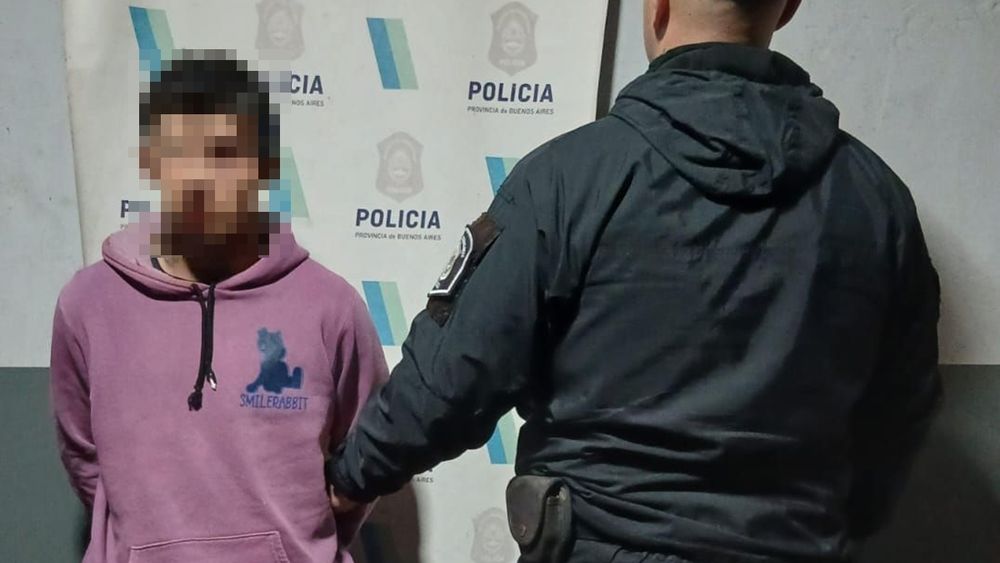 El joven que manejaba la moto robada en Lomas de Zamora.