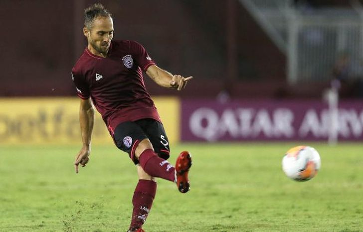 A Belluschi, de pocos minutos, se le vence el contrato.