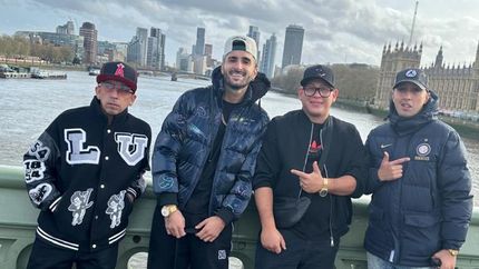 De Tongui a Londres gracias a su trabajo y el talento de toda la banda. De Tongui a Londres gracias a su trabajo y el talento de toda la banda.
