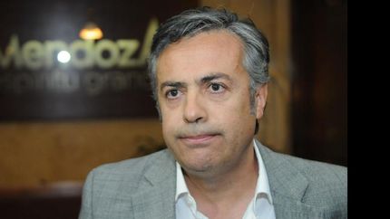 mendoza desdobla y votara en septiembre