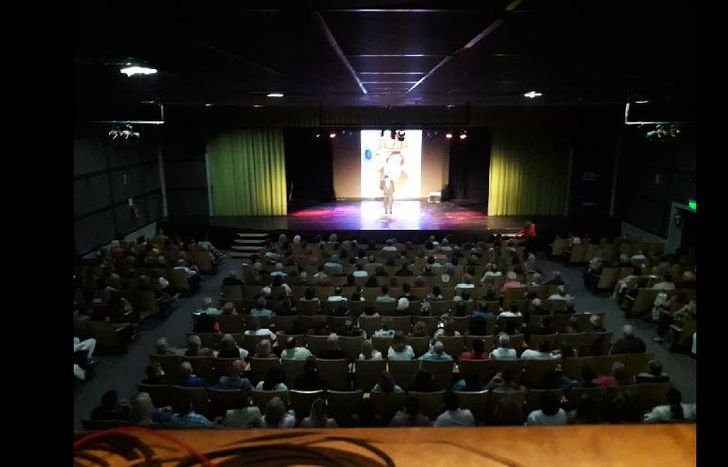 Muy buena convocatoria de público en el Teatro.