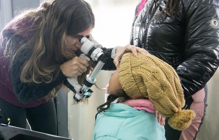 Controles oftalmológicos en la Primaria N°5 de Lomas.