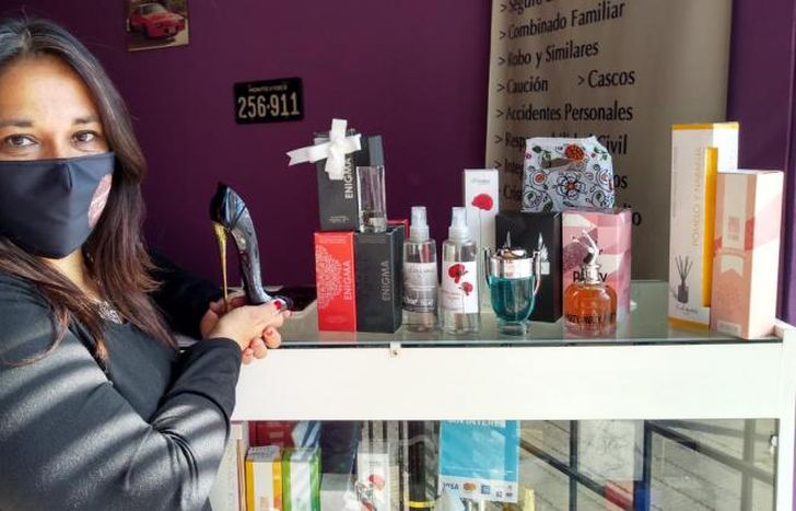 Adriana está agradecida por la ayuda que le brindan los vecinos.