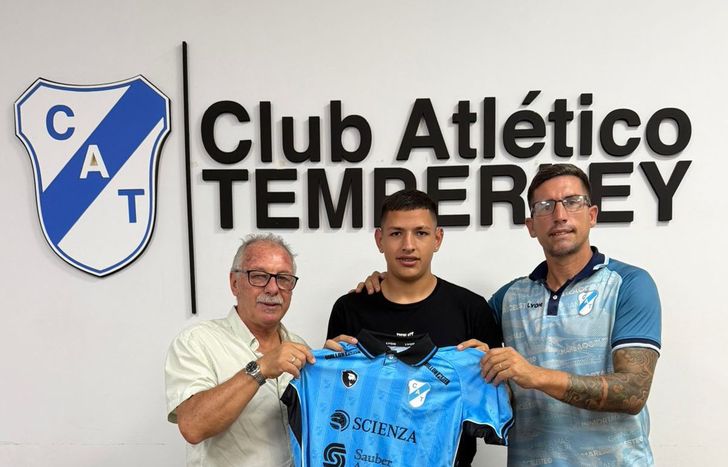 Nicolás Ávalos firmó su primer contrato como profesional en Temperley.