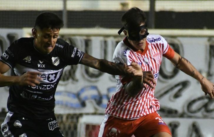 Fernández Colombo volvió a la titularidad.