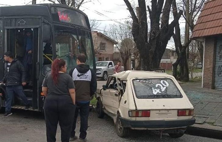 El choque provocó importantes daños.