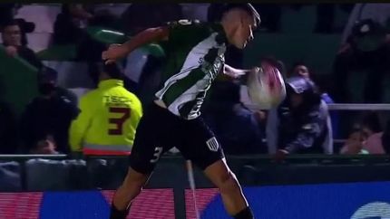 El momento de la polémica entre Banfield y River.