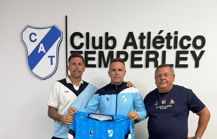 Guillermo De Lucca en su presentación como técnico de Temperley.