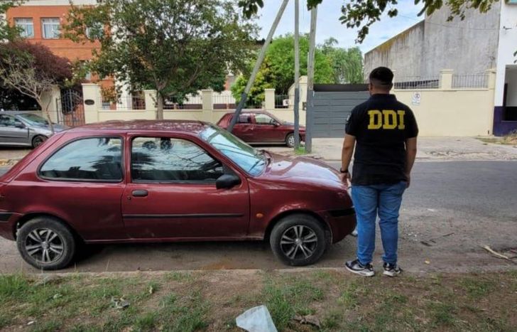 Las autoridades secuestraron el vehículo involucrado.